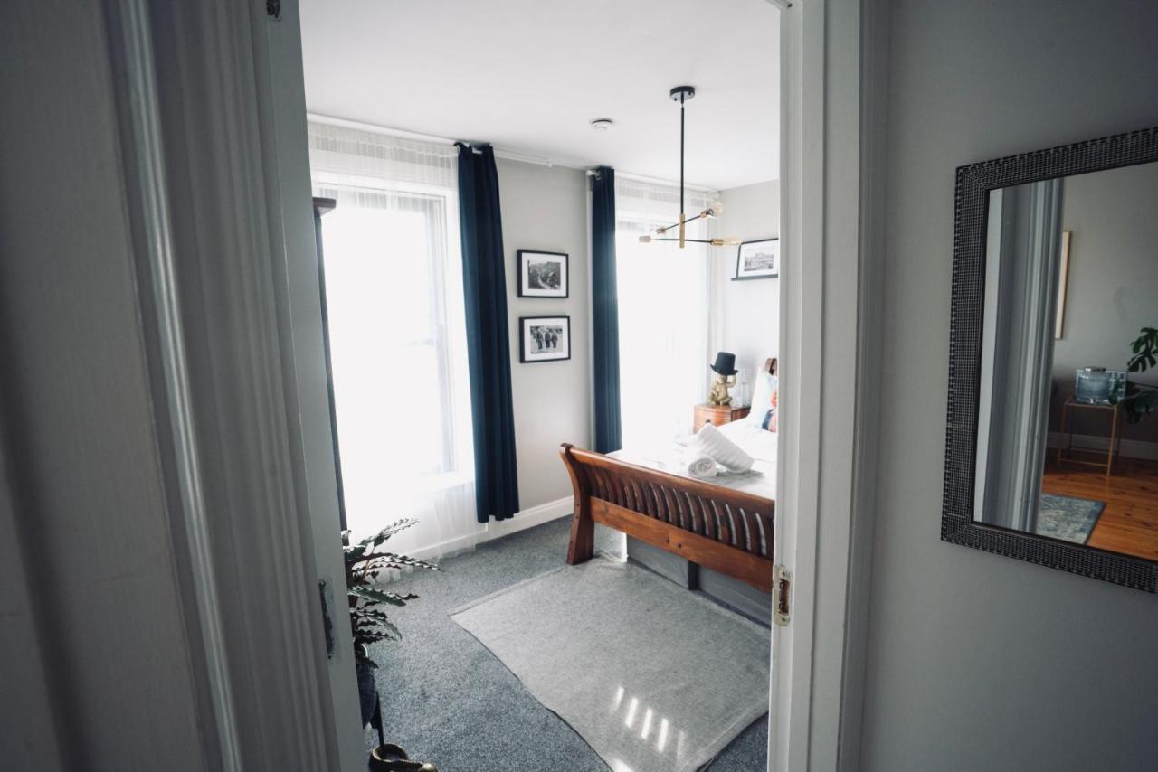 A Stylish 2 Bed Apartment In Cobh Town - Lux Stay Экстерьер фото