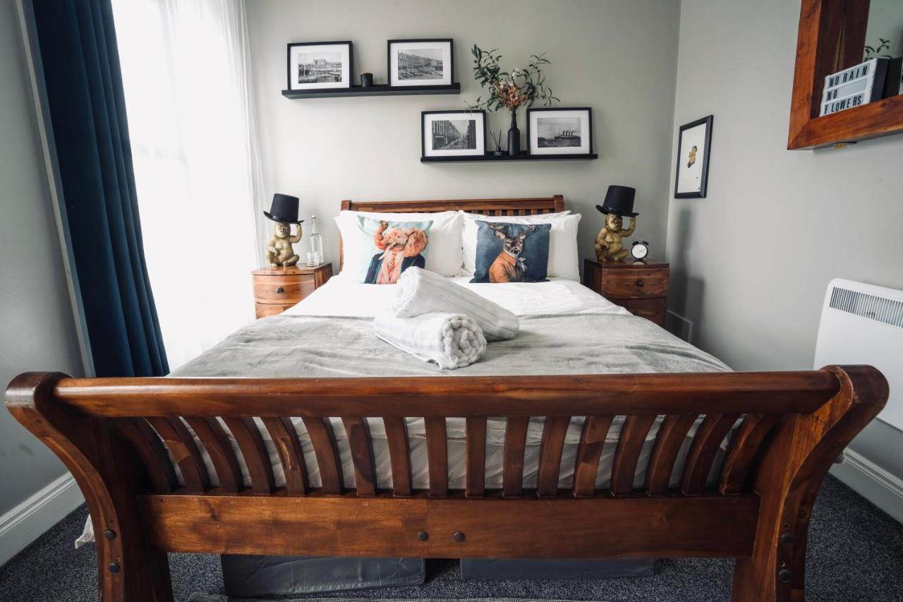 A Stylish 2 Bed Apartment In Cobh Town - Lux Stay Экстерьер фото