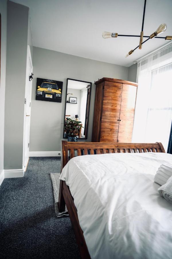 A Stylish 2 Bed Apartment In Cobh Town - Lux Stay Экстерьер фото