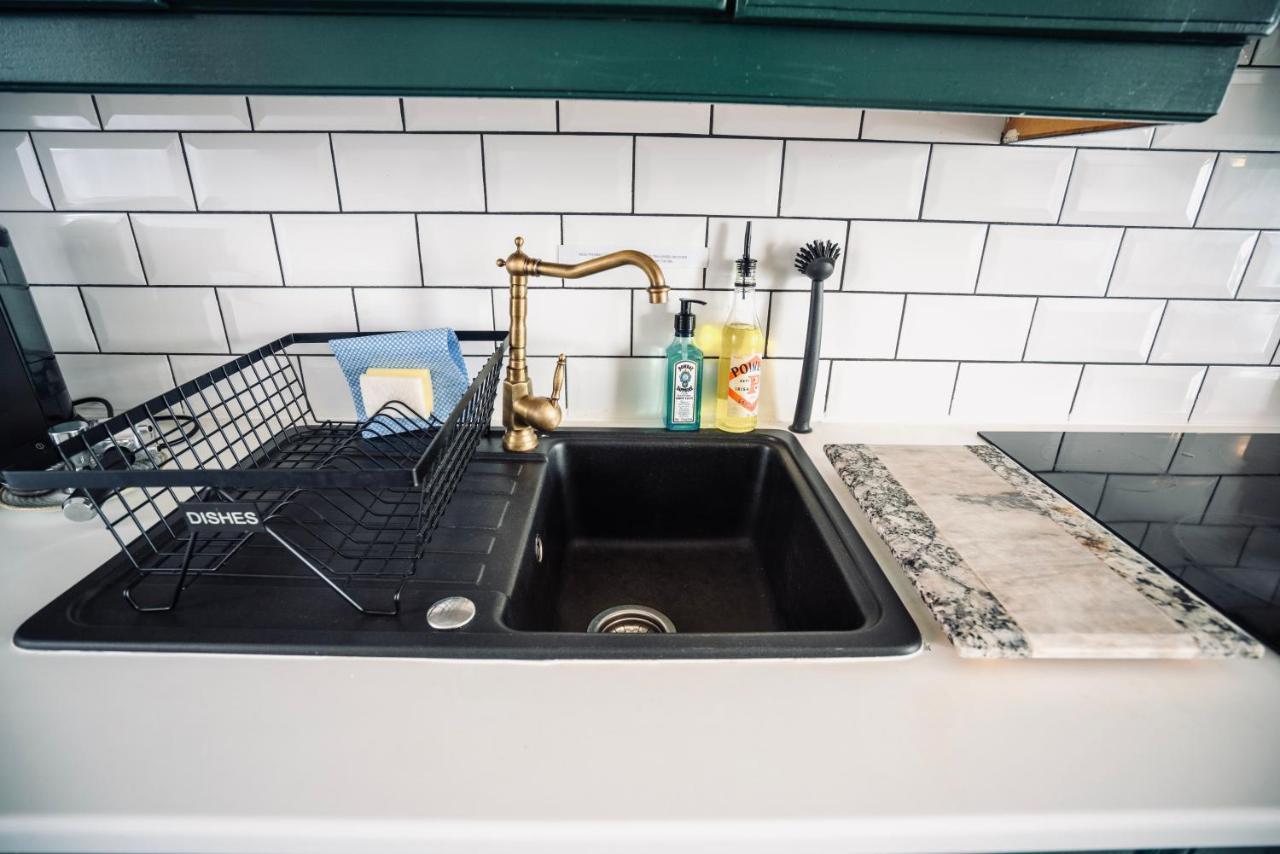 A Stylish 2 Bed Apartment In Cobh Town - Lux Stay Экстерьер фото