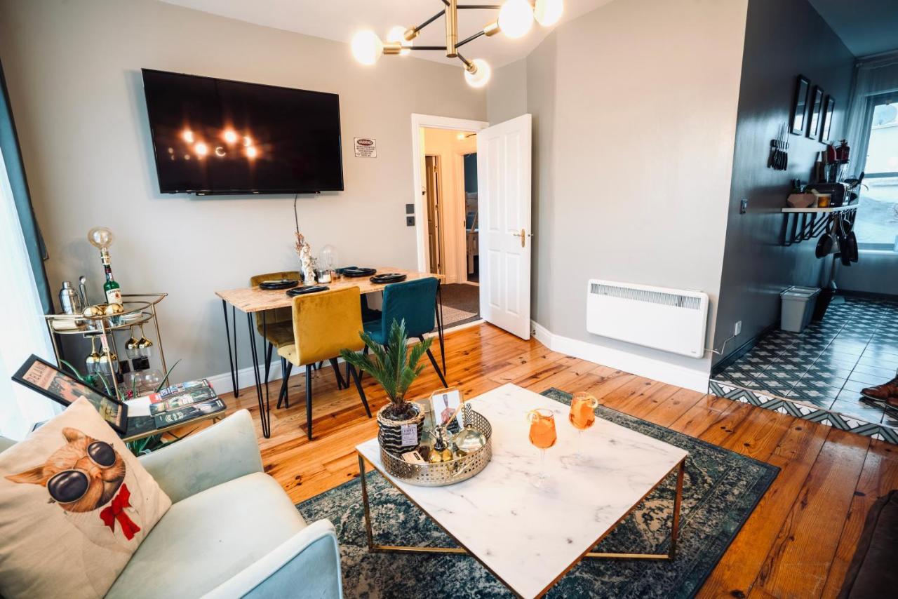 A Stylish 2 Bed Apartment In Cobh Town - Lux Stay Экстерьер фото